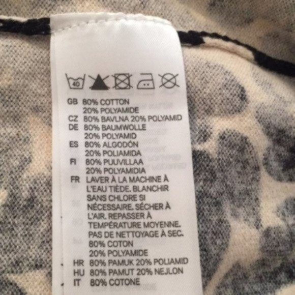 H&M | Sweater | Cropped Sweater with Black Hearts on Cream - Picture 6 of 10